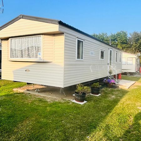 Lola'S Caravan. Your Home Away From Home. Parkeston Eksteriør billede