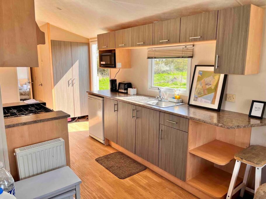 Lola'S Caravan. Your Home Away From Home. Parkeston Eksteriør billede