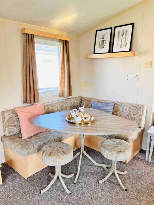 Lola'S Caravan. Your Home Away From Home. Parkeston Eksteriør billede