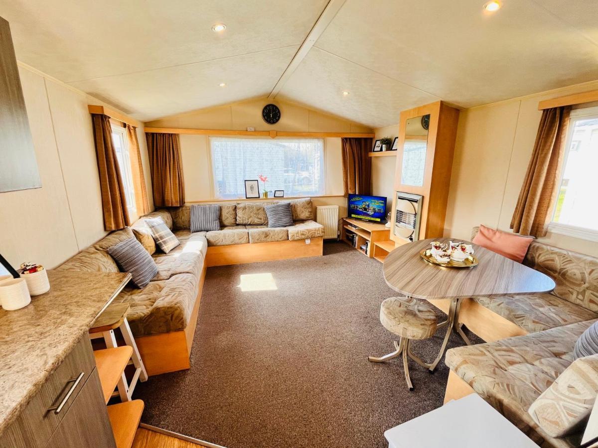 Lola'S Caravan. Your Home Away From Home. Parkeston Eksteriør billede