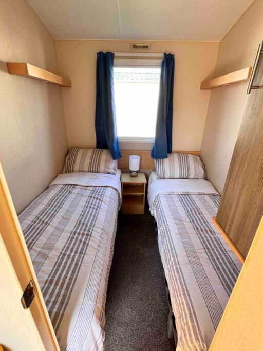 Lola'S Caravan. Your Home Away From Home. Parkeston Eksteriør billede