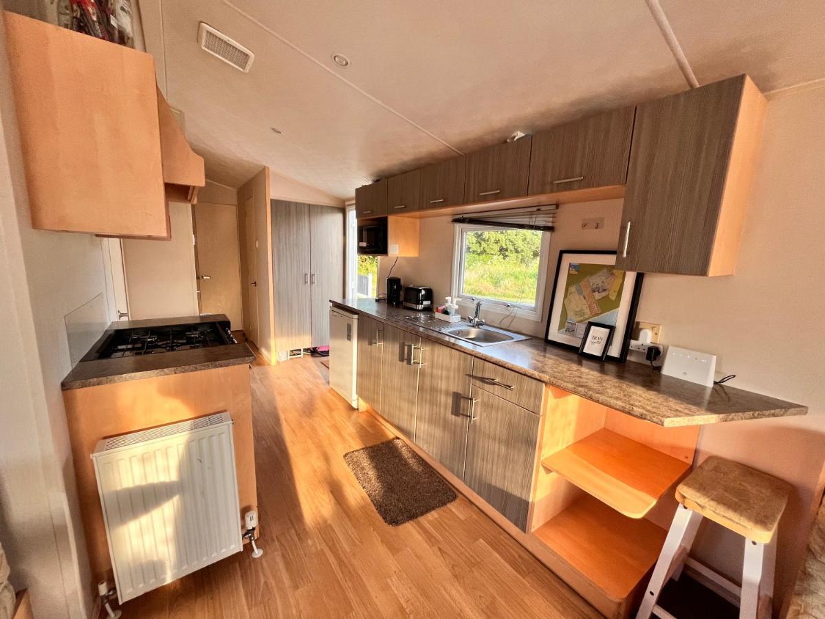 Lola'S Caravan. Your Home Away From Home. Parkeston Eksteriør billede