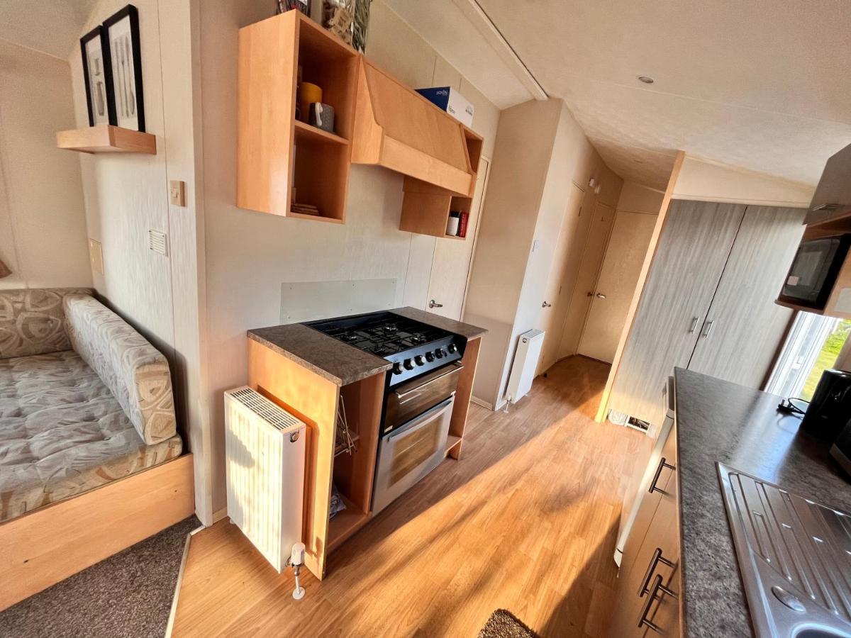Lola'S Caravan. Your Home Away From Home. Parkeston Eksteriør billede